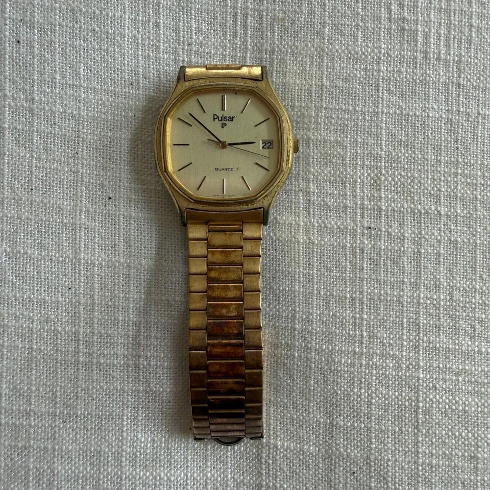 Vintage Pulsar Quartz Gold Tone Octagon Watch Y562-5000 Date Indicator